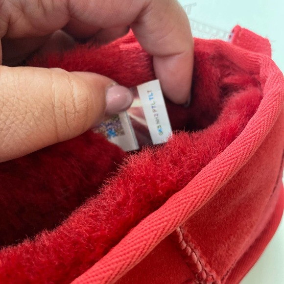 NWOT UGG Classic Kids Ultra Mini, Red, size 5 - Picture 11 of 14